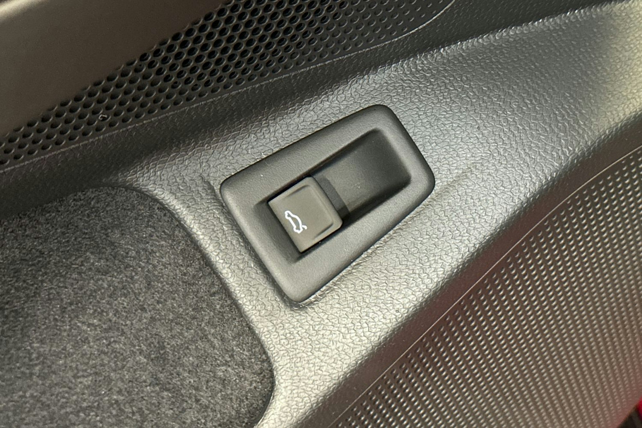 punainen Volkswagen ID.7 2025 kuva 15.