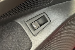 punainen Volkswagen ID.7 2025 kuva 15.
