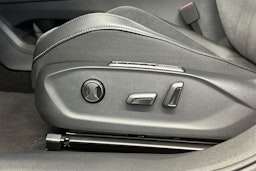 punainen Volkswagen ID.7 2025 kuva 17.