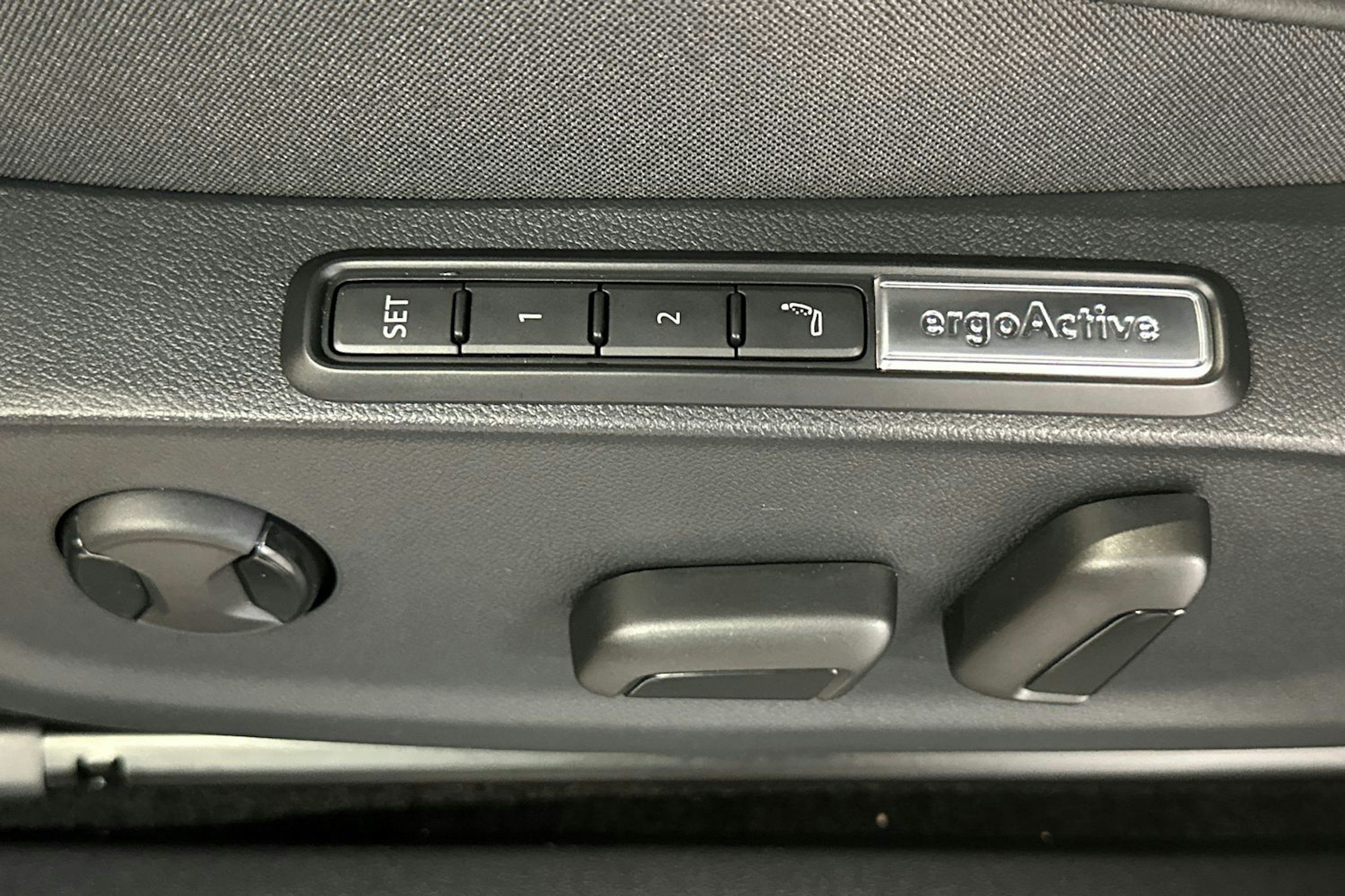 punainen Volkswagen ID.7 2025 kuva 18.