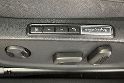 punainen Volkswagen ID.7 2025 kuva 18.
