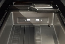 punainen Volkswagen ID.7 2025 kuva 25.