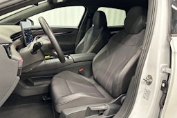 valkoinen Volkswagen ID.7 2025 kuva 16.