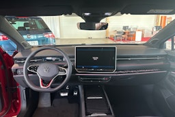 punainen Volkswagen ID.7 2025 kuva 7.