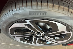 punainen Volkswagen ID.7 2025 kuva 10.