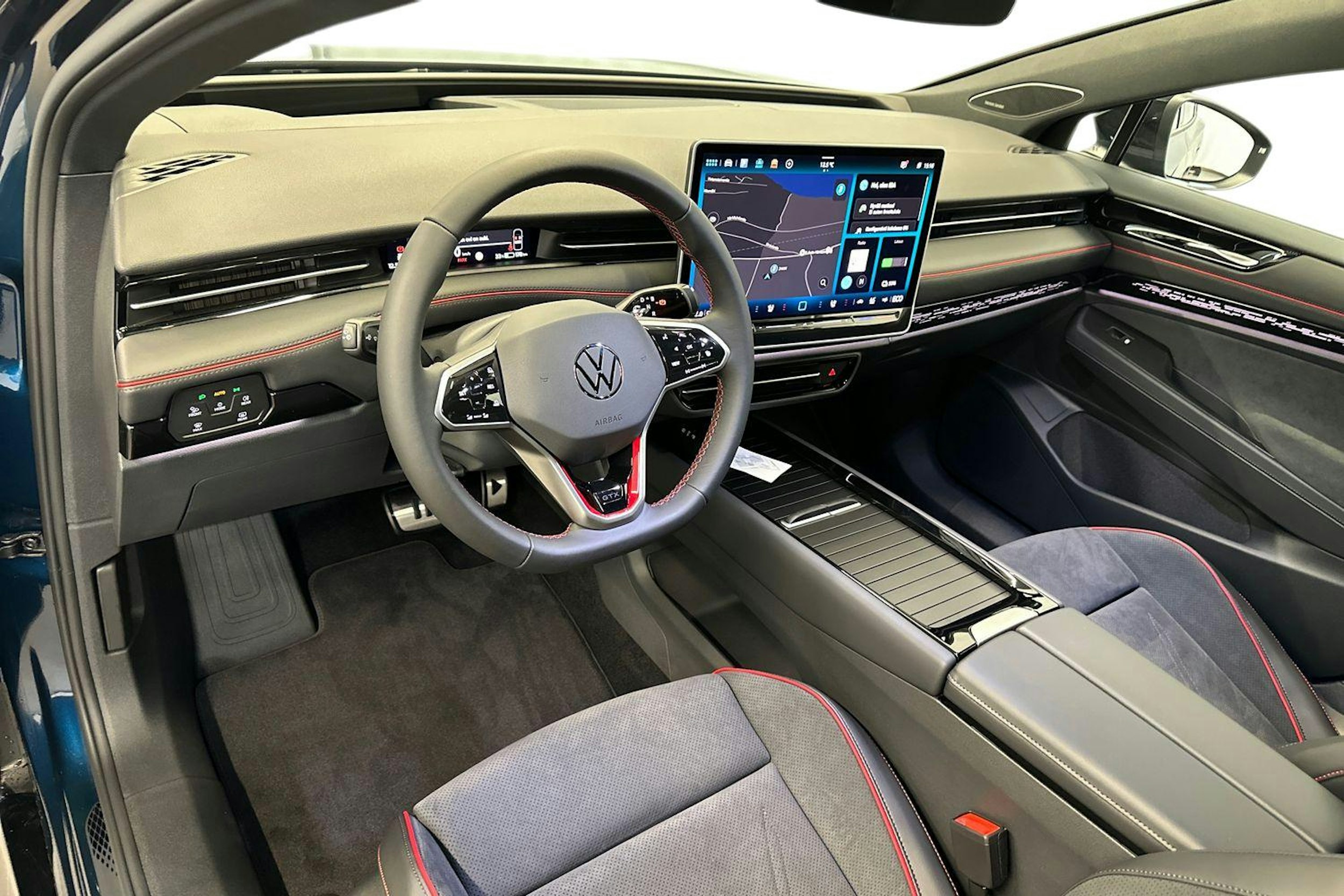 sininen Volkswagen ID.7 2025 kuva 6.