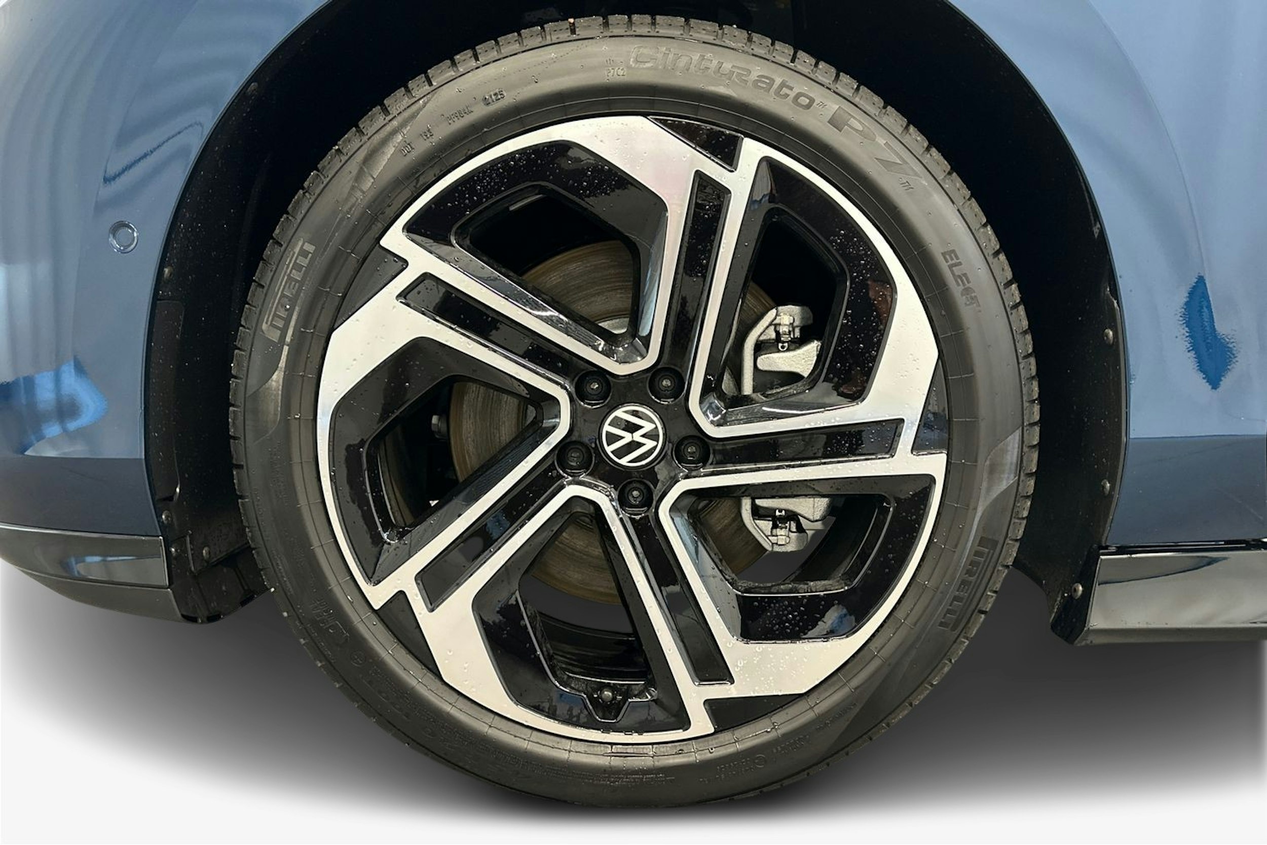 sininen Volkswagen ID.7 2025 kuva 9.