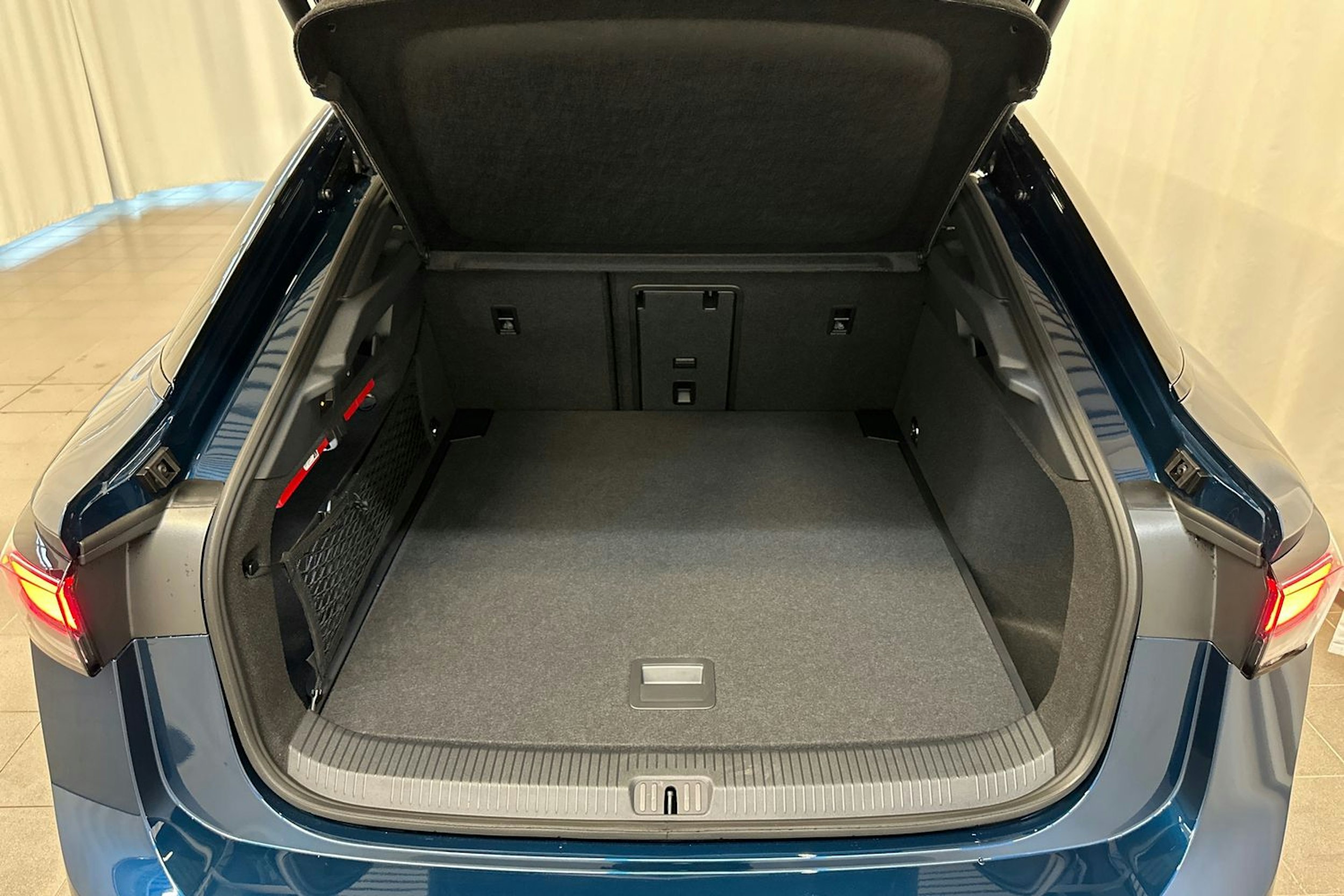 sininen Volkswagen ID.7 2025 kuva 11.