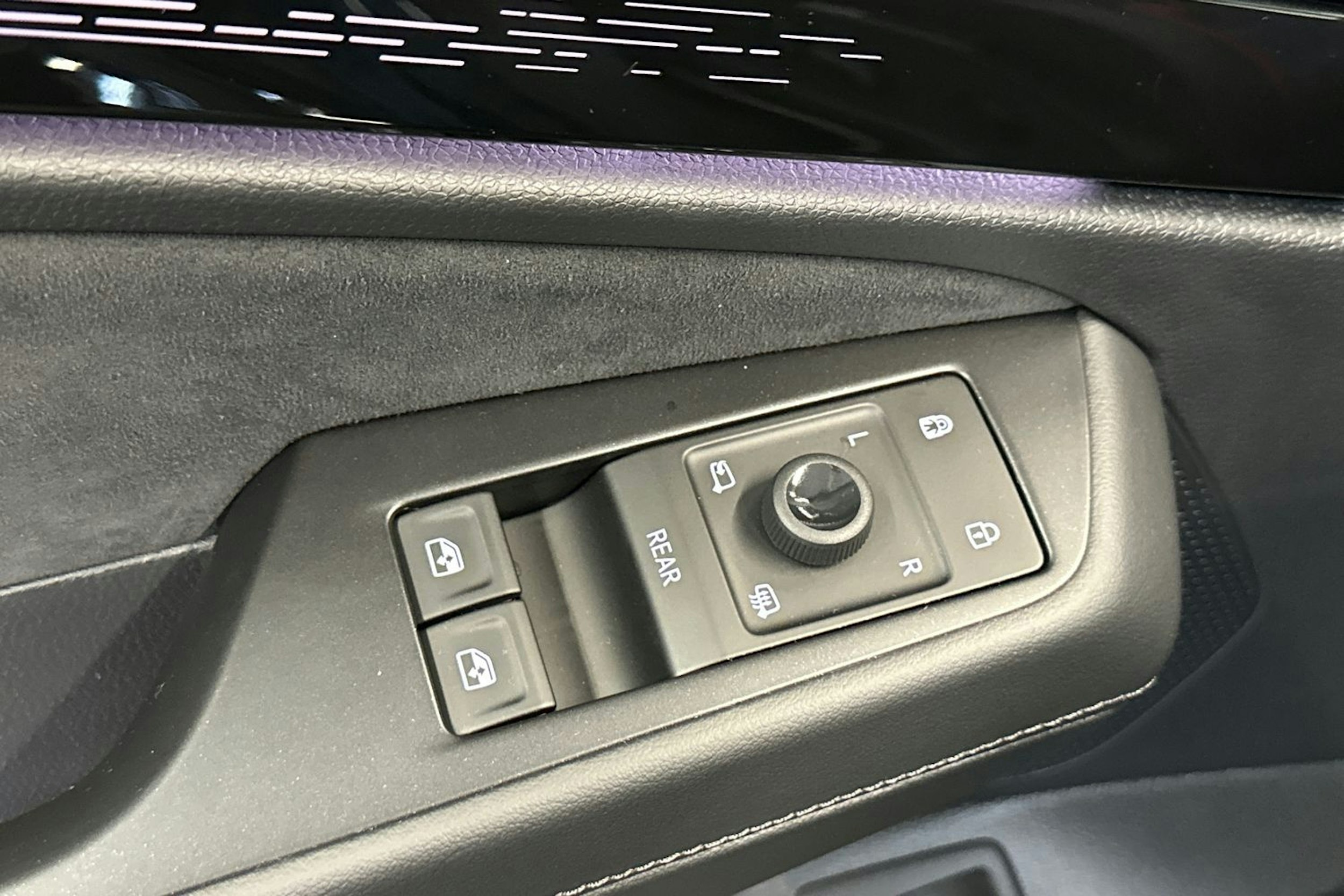 sininen Volkswagen ID.7 2025 kuva 14.