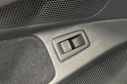 sininen Volkswagen ID.7 2025 kuva 15.