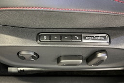 sininen Volkswagen ID.7 2025 kuva 17.