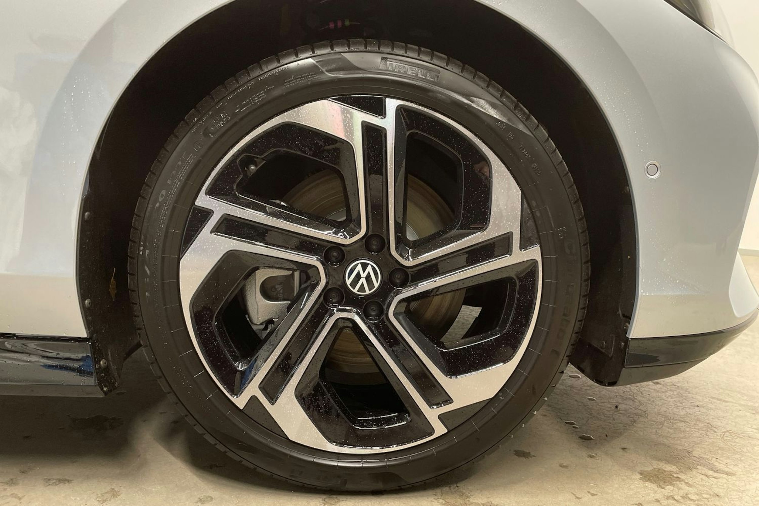 harmaa Volkswagen ID.7 2025 kuva 9.