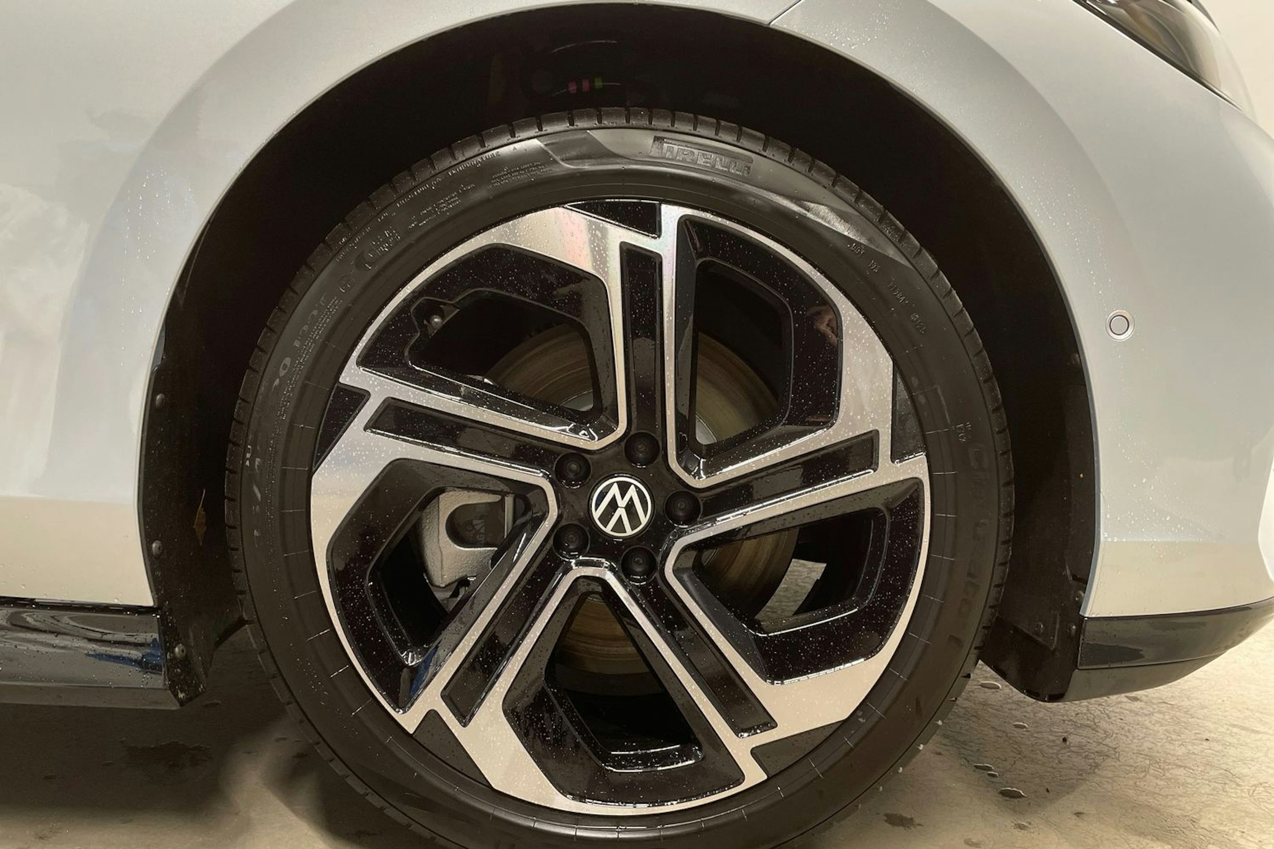 harmaa Volkswagen ID.7 2025 kuva 10.