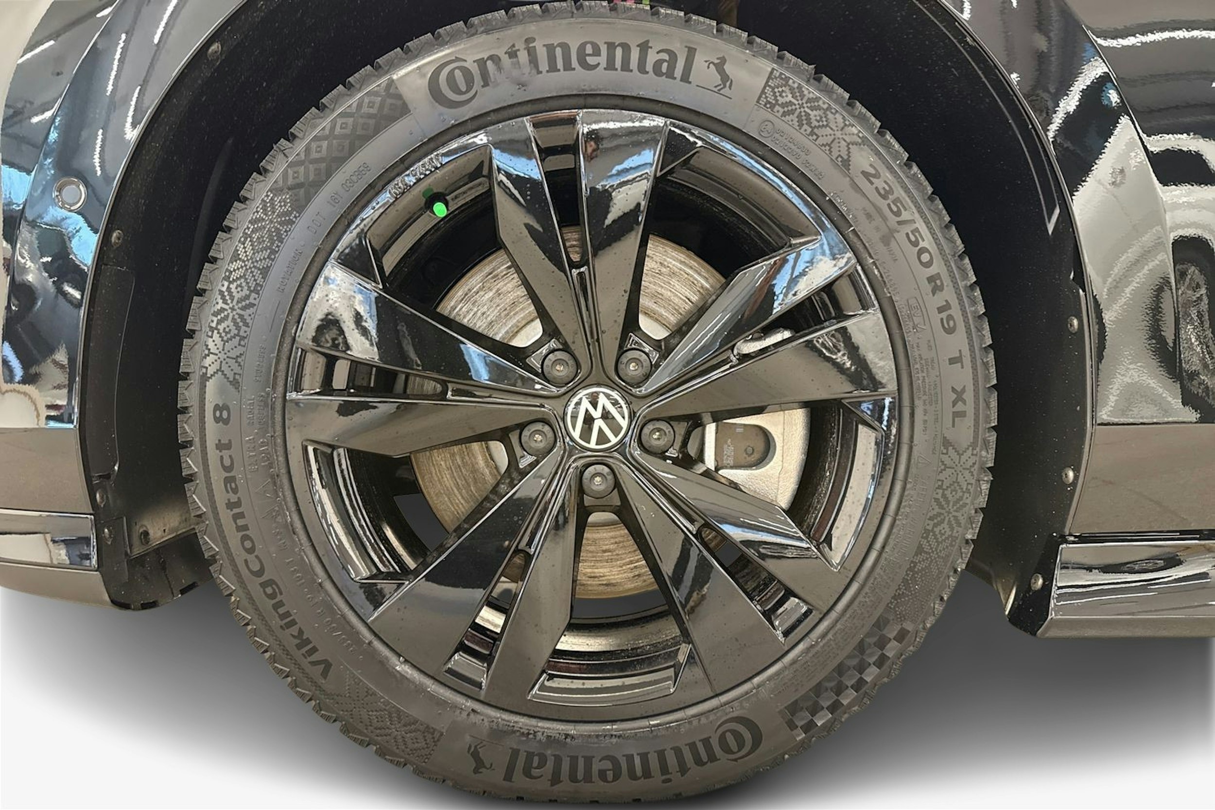 met. musta Volkswagen ID.7 2025 kuva 9.