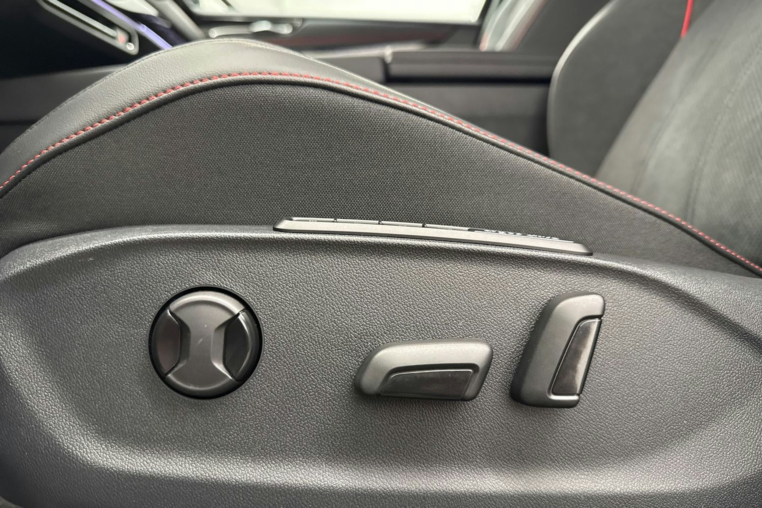 met. musta Volkswagen ID.7 2025 kuva 14.