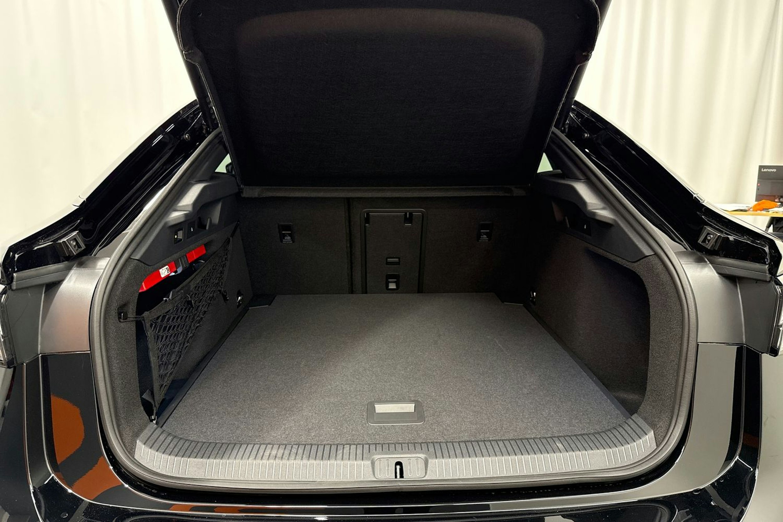 met. musta Volkswagen ID.7 2025 kuva 15.