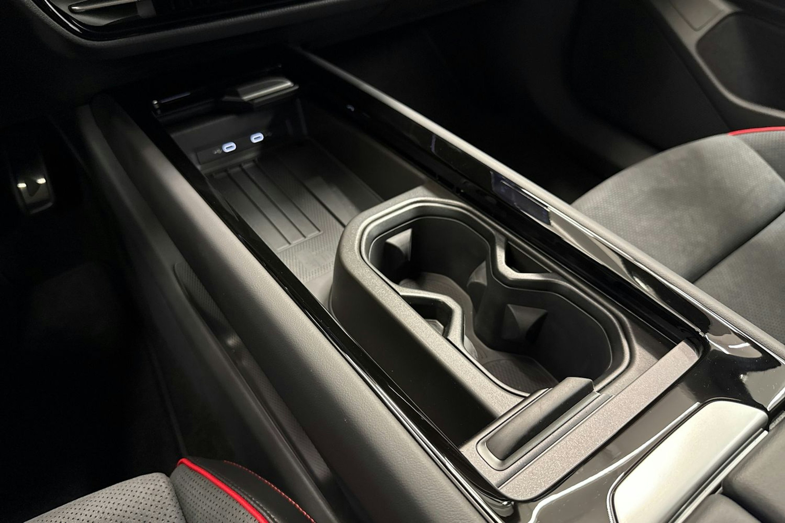 met. musta Volkswagen ID.7 2025 kuva 25.