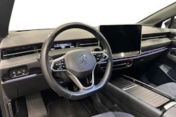 sininen Volkswagen ID.7 2025 kuva 6.