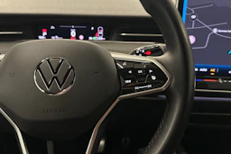sininen Volkswagen ID.7 2025 kuva 12.