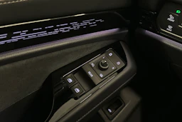 sininen Volkswagen ID.7 2025 kuva 16.