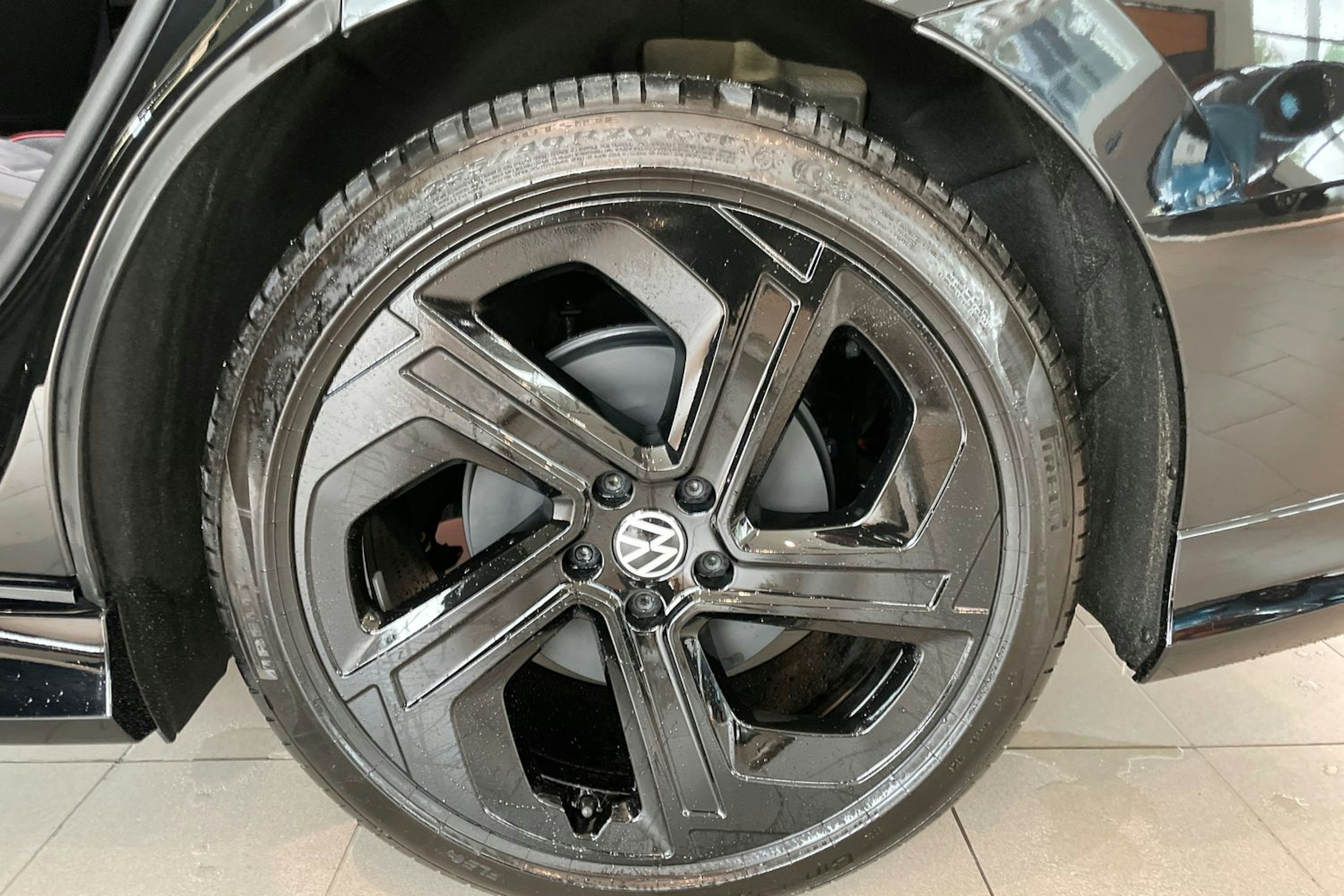 met. musta Volkswagen ID.7 2025 kuva 10.