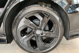 met. musta Volkswagen ID.7 2025 kuva 10.