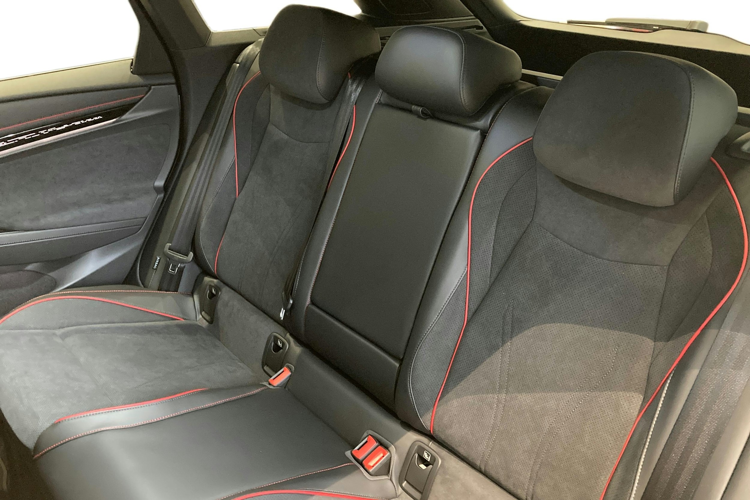 valkoinen Volkswagen ID.7 2025 kuva 8.