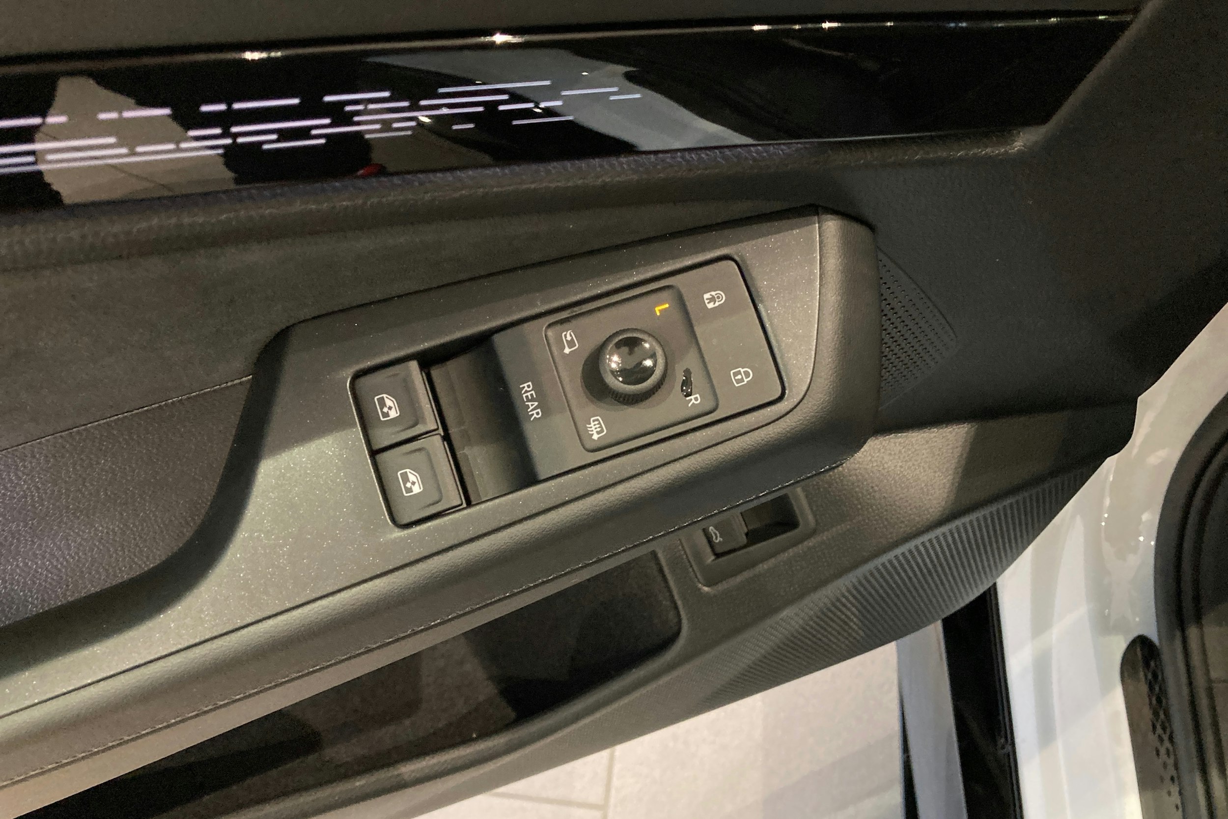 valkoinen Volkswagen ID.7 2025 kuva 13.