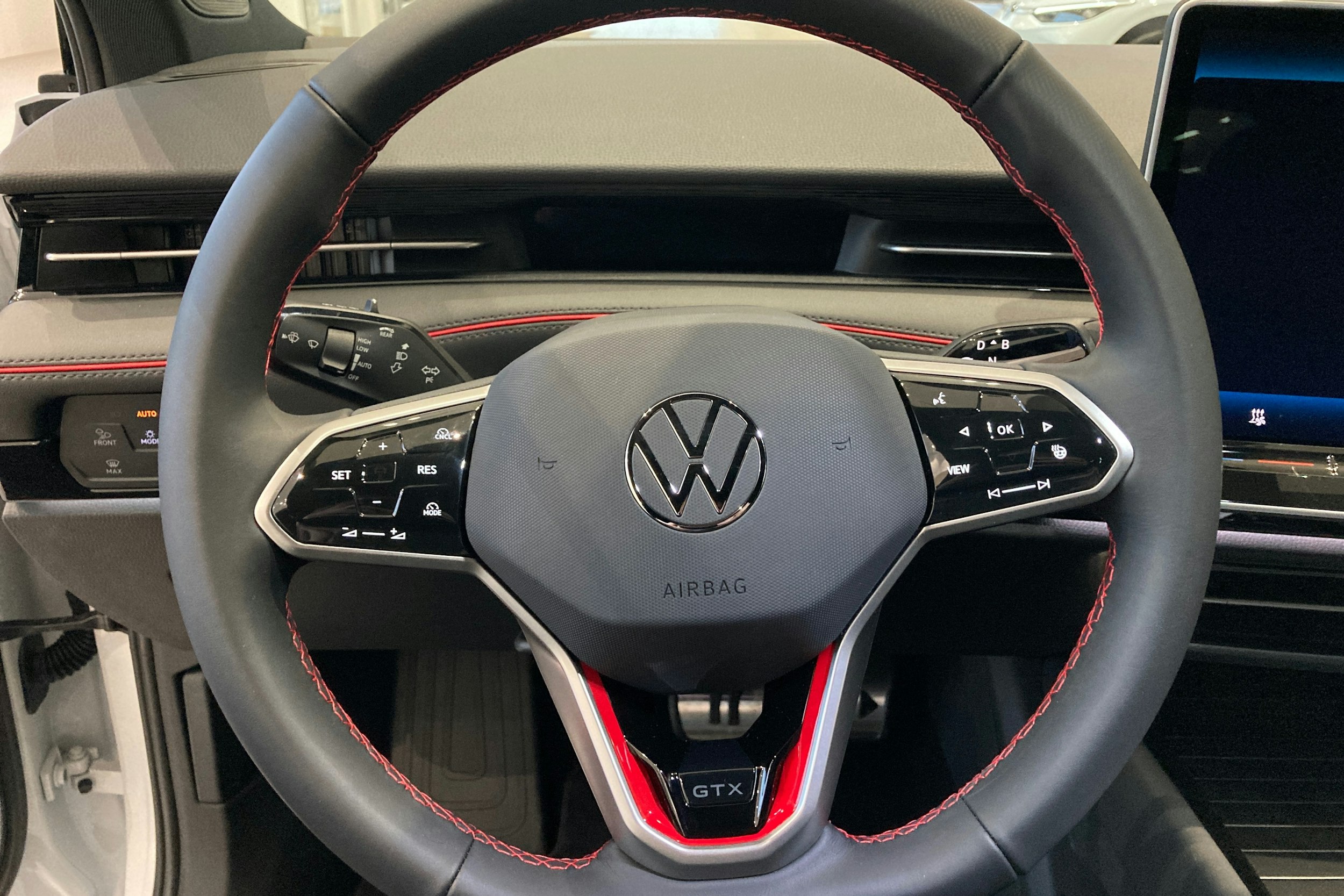 valkoinen Volkswagen ID.7 2025 kuva 14.