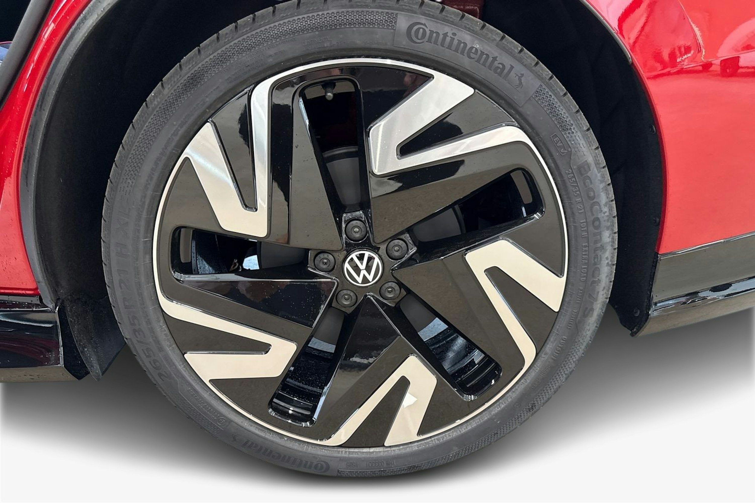 punainen Volkswagen ID.7 2025 kuva 9.