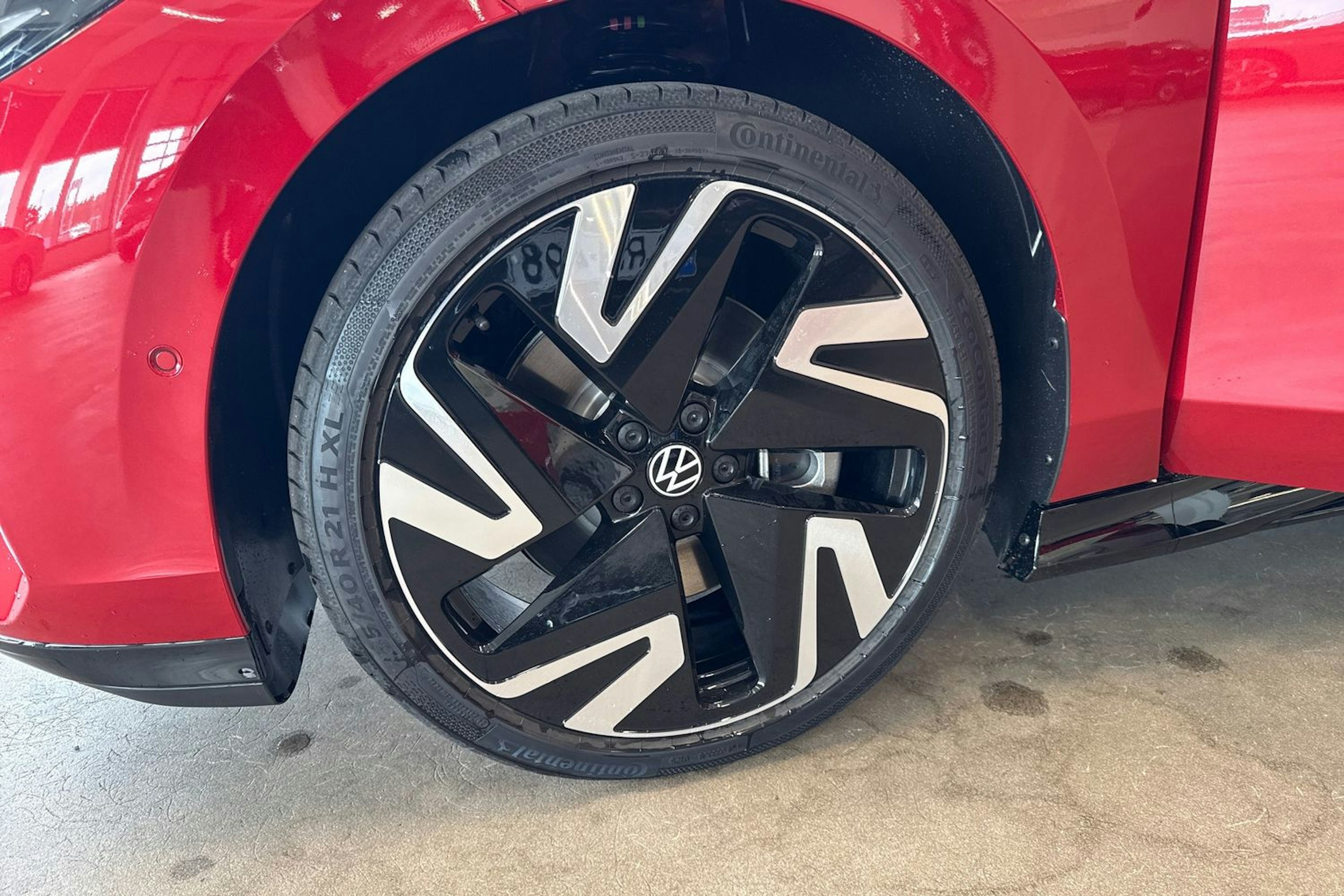 punainen Volkswagen ID.7 2025 kuva 10.