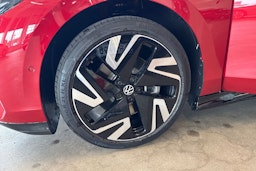 punainen Volkswagen ID.7 2025 kuva 10.