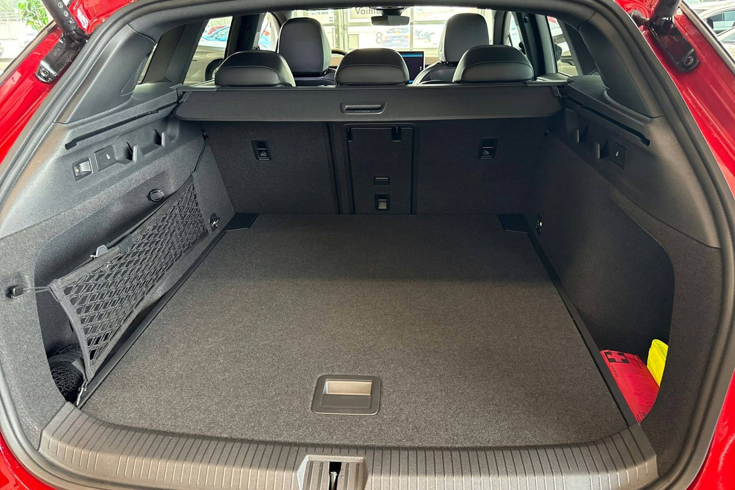 punainen Volkswagen ID.7 2025 kuva 11.