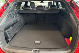 punainen Volkswagen ID.7 2025 kuva 11.