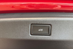 punainen Volkswagen ID.7 2025 kuva 12.