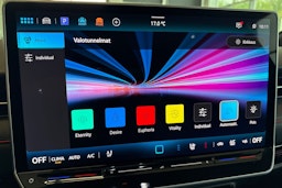 punainen Volkswagen ID.7 2025 kuva 14.