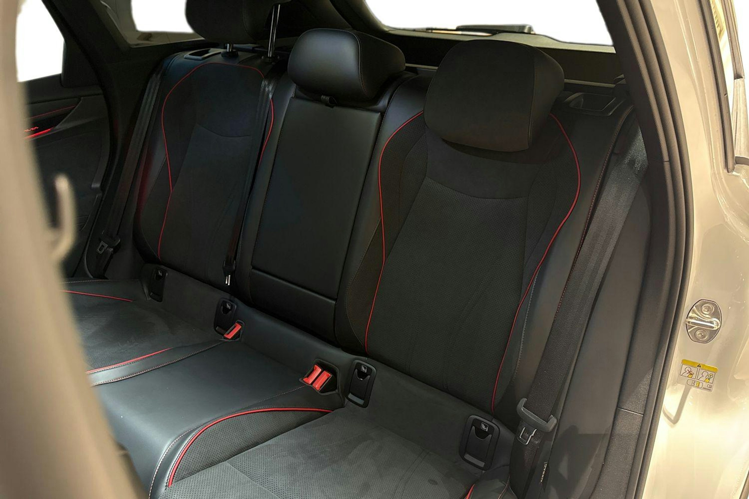 valkoinen Volkswagen ID.7 2025 kuva 8.