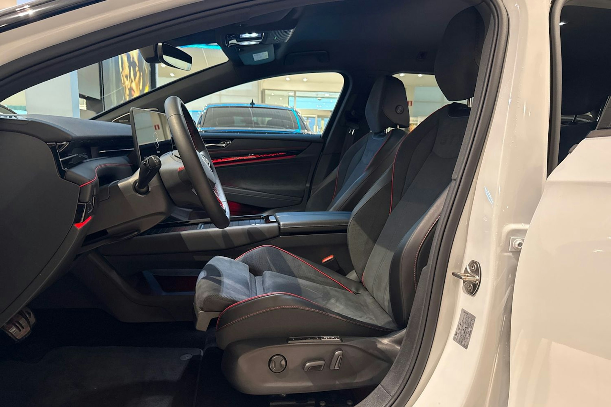 valkoinen Volkswagen ID.7 2025 kuva 11.