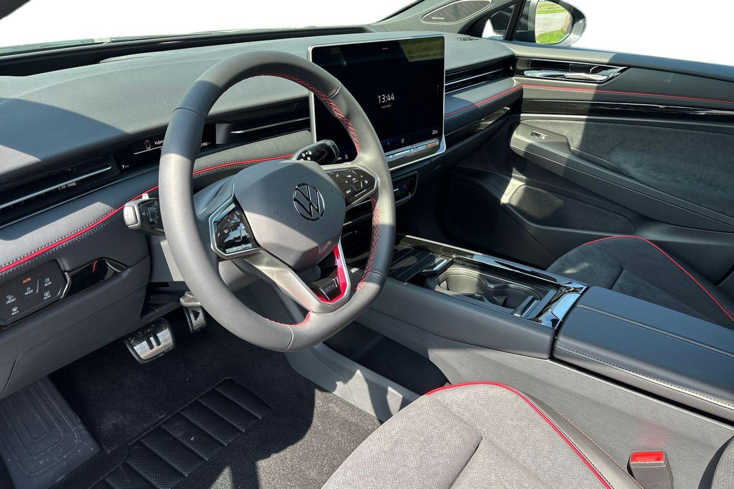 sininen Volkswagen ID.7 2025 kuva 6.