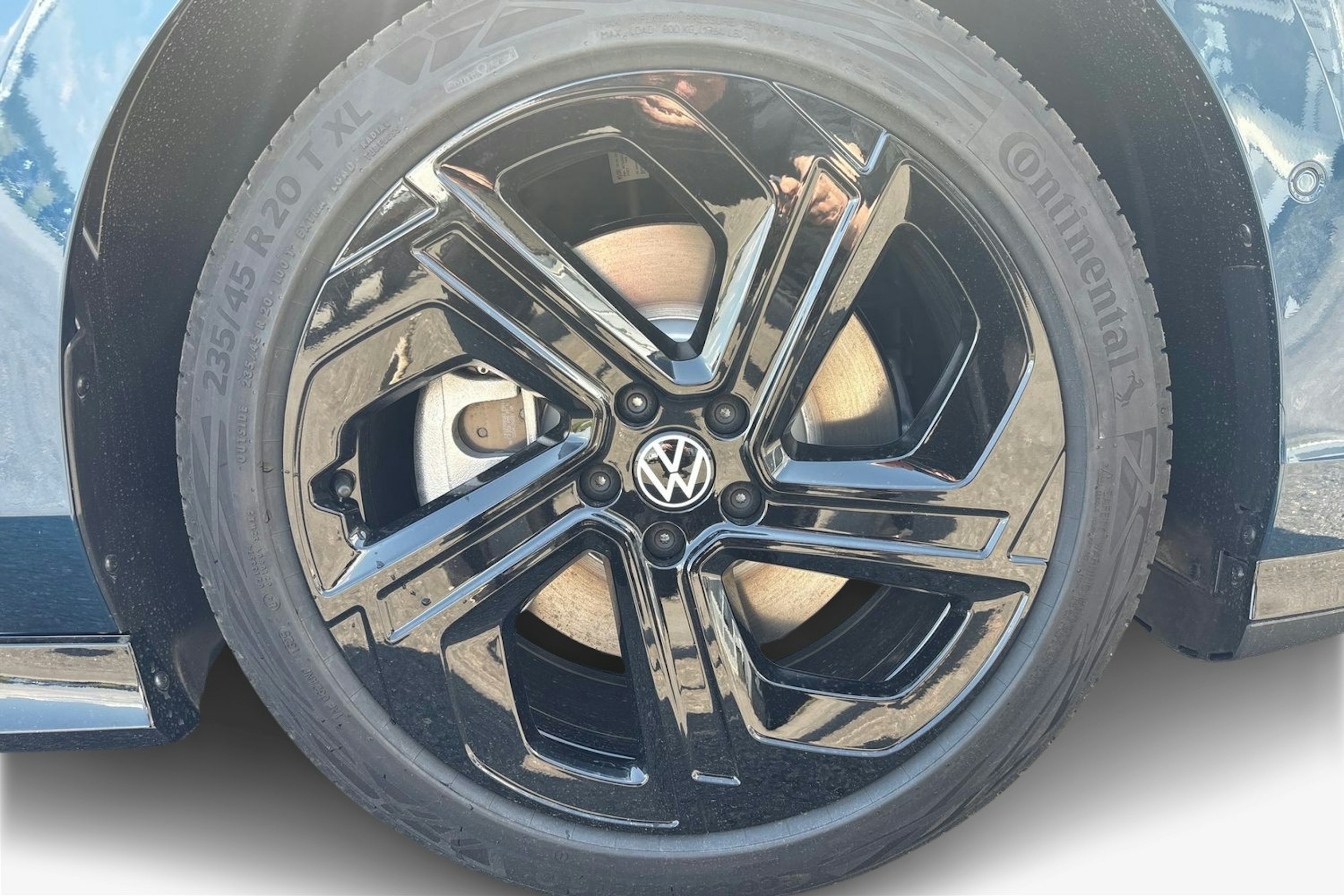 sininen Volkswagen ID.7 2025 kuva 8.