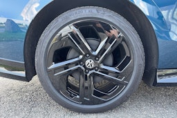 sininen Volkswagen ID.7 2025 kuva 9.