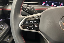 punainen Volkswagen ID.7 2025 kuva 14.
