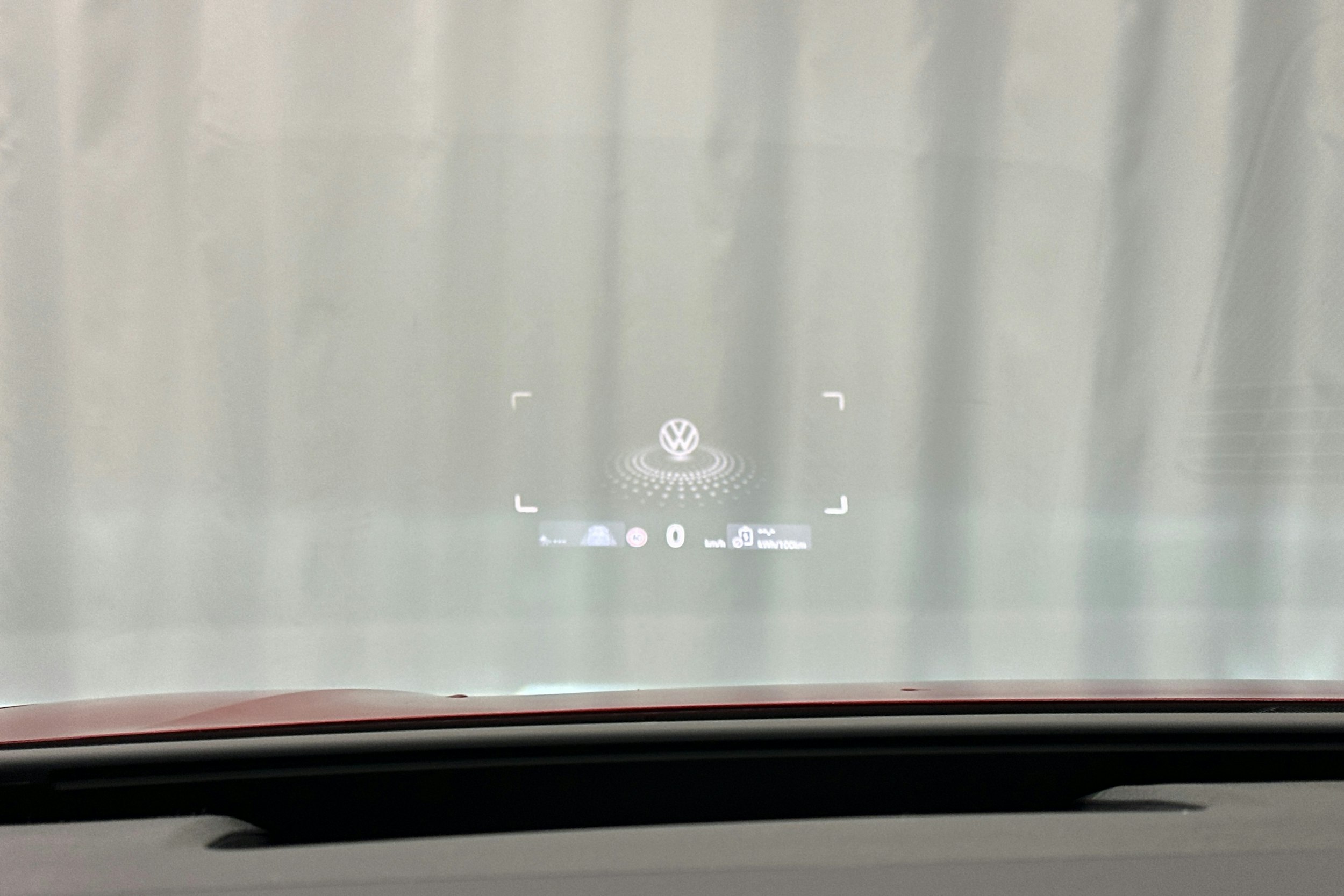 punainen Volkswagen ID.7 2025 kuva 17.