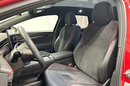 punainen Volkswagen ID.7 2025 kuva 29.