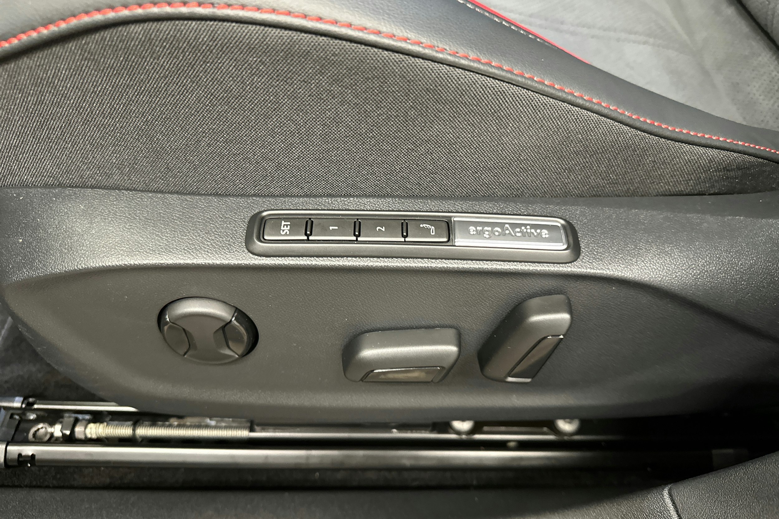punainen Volkswagen ID.7 2025 kuva 30.