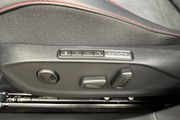punainen Volkswagen ID.7 2025 kuva 30.