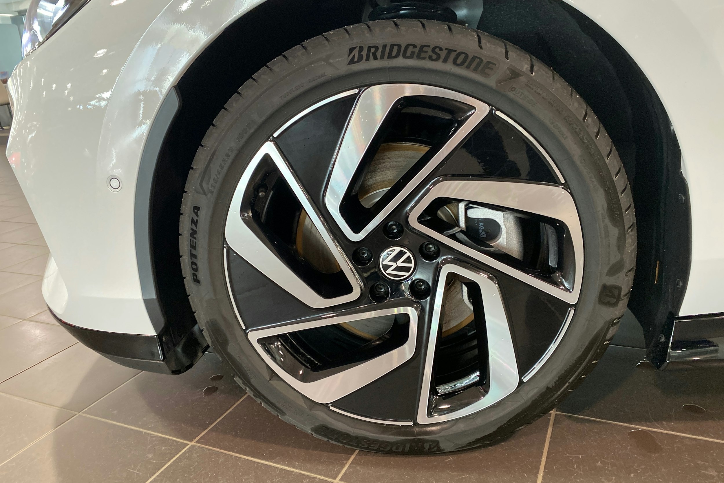 valkoinen Volkswagen ID.7 2025 kuva 11.