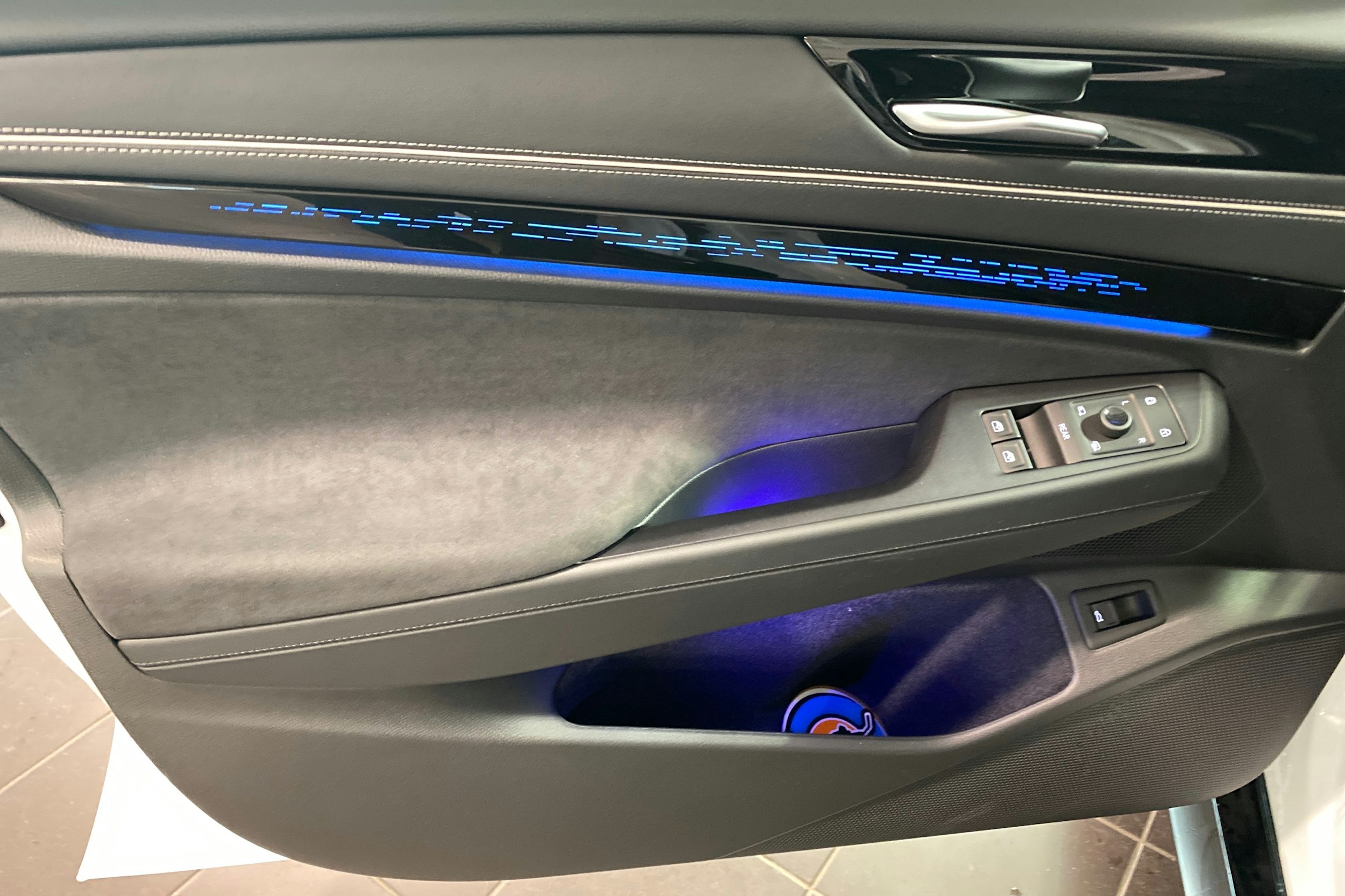 valkoinen Volkswagen ID.7 2025 kuva 17.