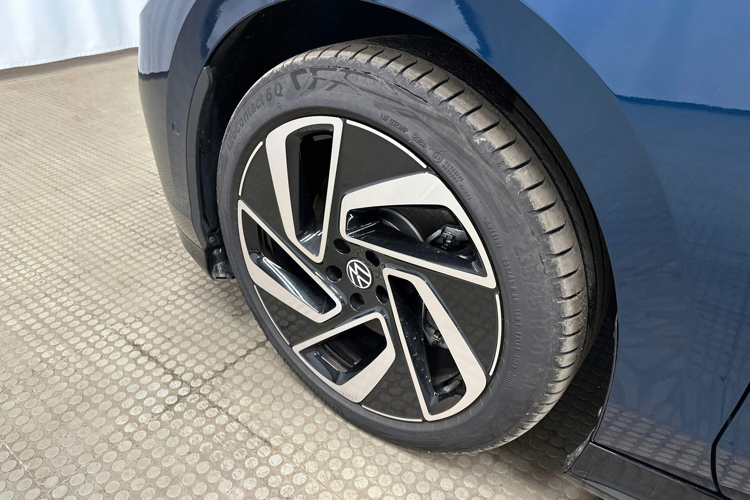 sininen Volkswagen ID.7 2025 kuva 9.