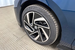 sininen Volkswagen ID.7 2025 kuva 9.